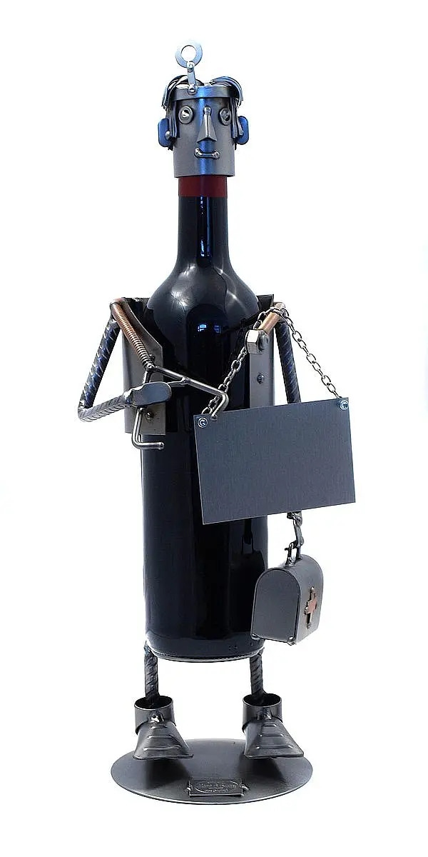 Verpackung mit günstig Kaufen-Weinflaschenhalter als Metallfigur Arzt mit Arzttasche. Weinflaschenhalter als Metallfigur Arzt mit Arzttasche <![CDATA[Geschenk für einen Arzt  Der Arzt als Weinflaschenhalter ist mehr als eine Design-Weinverpackung.  Optional liefern wir den 